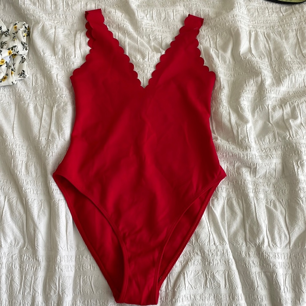 Scallop one piece swimsuit